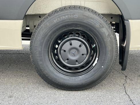 Used 2024 Mercedes-Benz Sprinter 2500 image 28