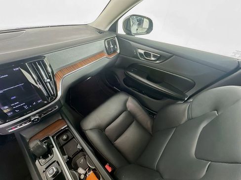 Used 2022 Volvo S60 B5 Momentum image 11