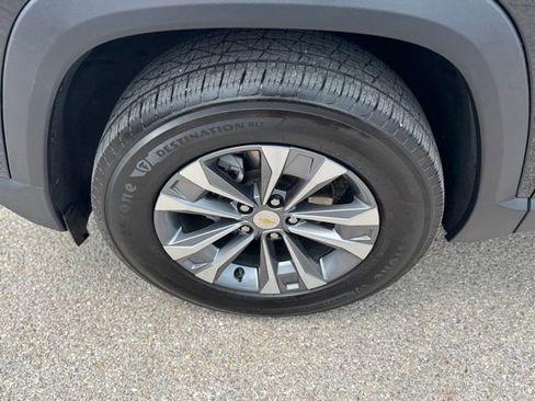 Used 2025 Chevrolet Equinox LT FWD image 8