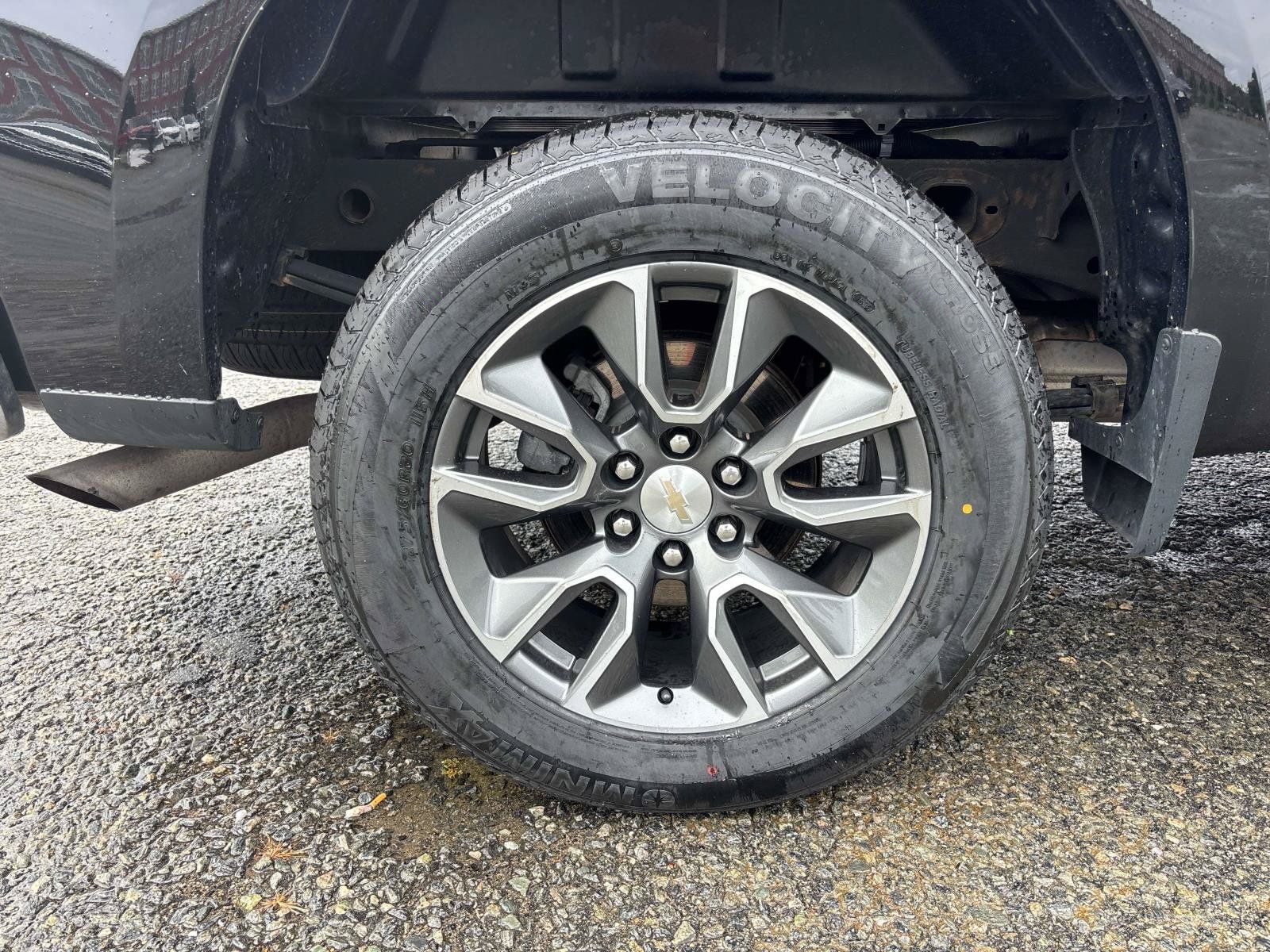 Used 2023 Chevrolet Silverado 1500 LT AWD/4WD image 30