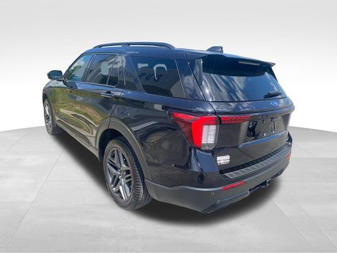 Used 2025 Ford Explorer ST-Line w/ ST-Line Street Pack AWD/4WD image 9