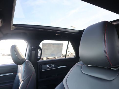 New 2026 Ford Explorer ST-Line w/ ST-Line Street Pack AWD/4WD image 17