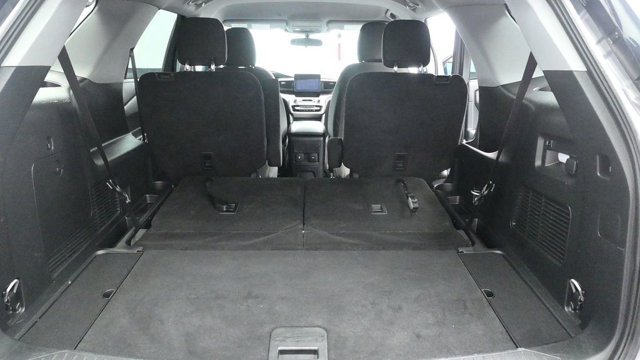 Used 2023 Ford Explorer XLT AWD/4WD image 13