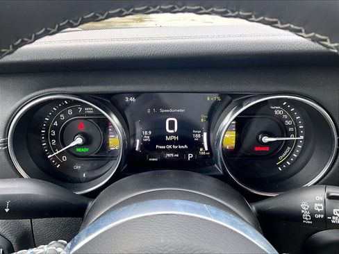 Used 2023 Jeep Wrangler Unlimited Sahara w/ Cold Weather Group AWD/4WD image 25