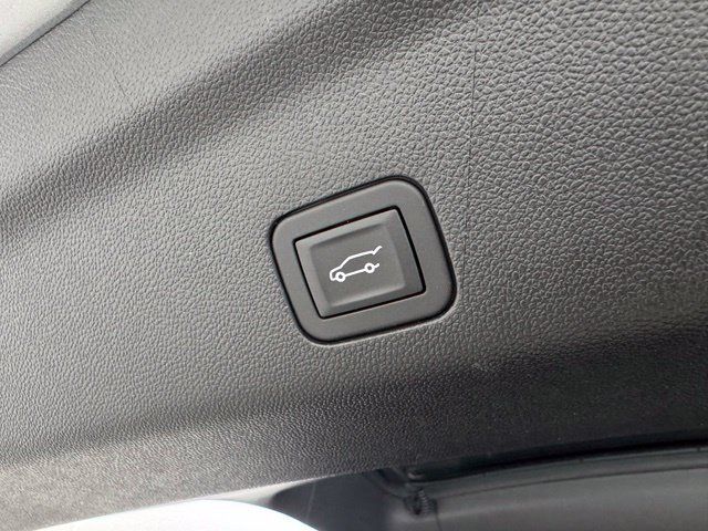 Used 2025 Chevrolet Suburban High Country AWD/4WD image 39