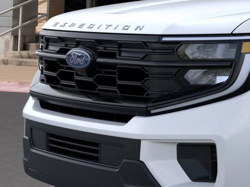 New 2025 Ford Expedition Active image 19