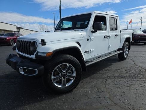 Used 2024 Jeep Gladiator Sport w/ Premium Package image 2