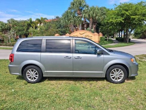 Used 2018 Dodge Grand Caravan SXT FWD image 5