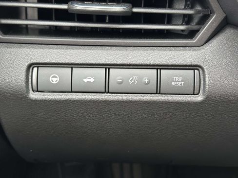 Used 2023 Nissan Altima 2.5 SV w/ SV Premium Package AWD/4WD image 17