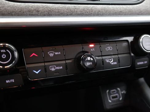 Used 2024 Jeep Compass Latitude AWD/4WD image 19