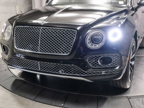 Used 2018 Bentley Bentayga AWD/4WD image 11