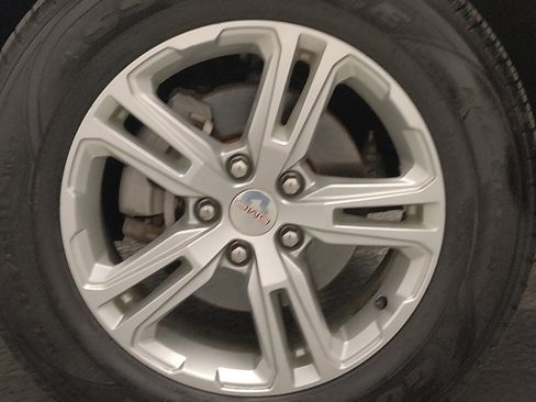 Used 2023 GMC Terrain SLE w/ Driver Convenience Package image 31