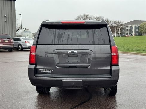 Used 2018 Chevrolet Suburban LT w/ LT Signature Package AWD/4WD image 6