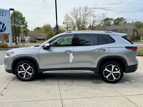 New 2025 Volkswagen Tiguan SE image 14