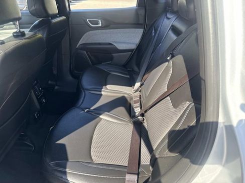 Used 2024 Jeep Compass Latitude image 17