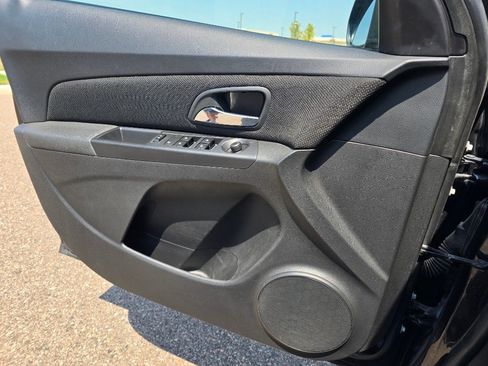 Used 2016 Chevrolet Cruze LT FWD image 17