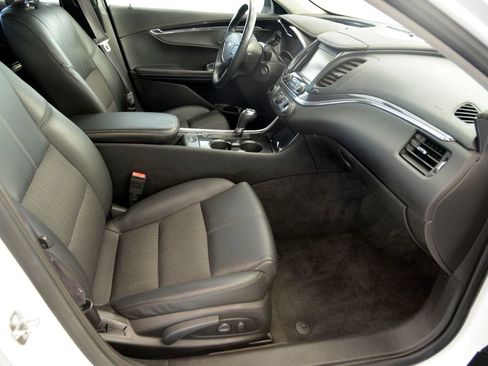 Used 2016 Chevrolet Impala LT w/ Convenience Package image 29