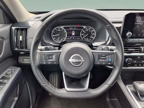 Used 2025 Nissan Pathfinder SV FWD image 35
