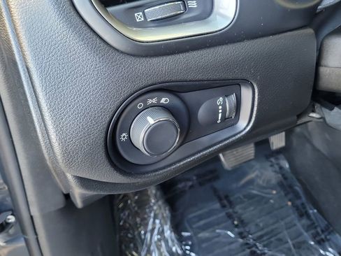 Used 2022 Jeep Renegade Sport image 16