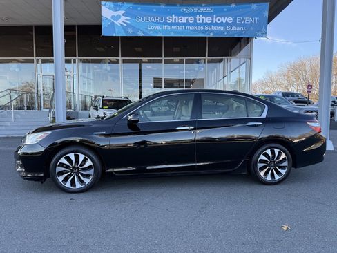 Used 2017 Honda Accord Touring image 1