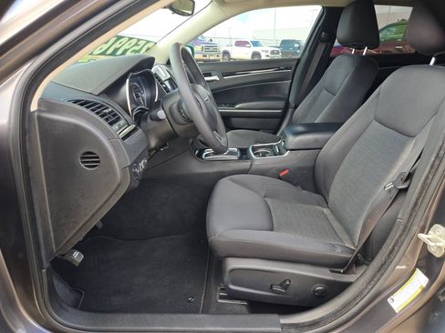 Used 2023 Chrysler 300 Touring w/ Sport Appearance Package RWD image 9