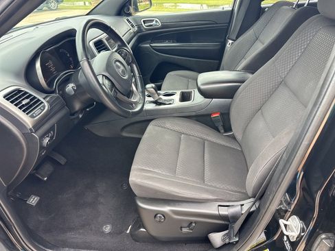 Used 2021 Jeep Grand Cherokee Laredo image 7