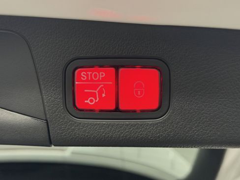 Certified 2025 Mercedes-Benz GLA 250 image 16