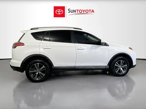 Used 2016 Toyota RAV4 XLE FWD image 2