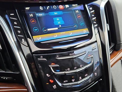 Used 2018 Cadillac Escalade Luxury image 21