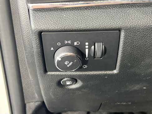 Used 2022 Jeep Grand Cherokee Limited image 10