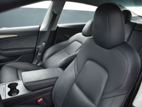 Used 2021 Tesla Model 3 Performance image 11