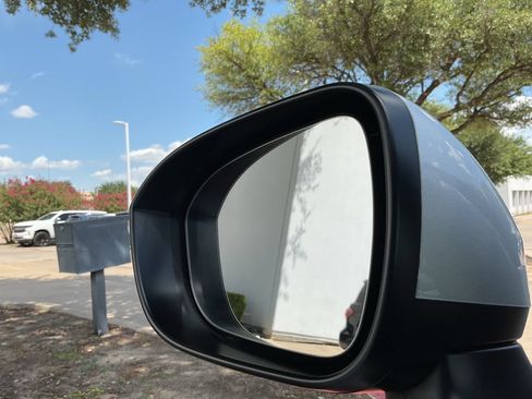 Used 2025 Nissan Rogue SV FWD image 19