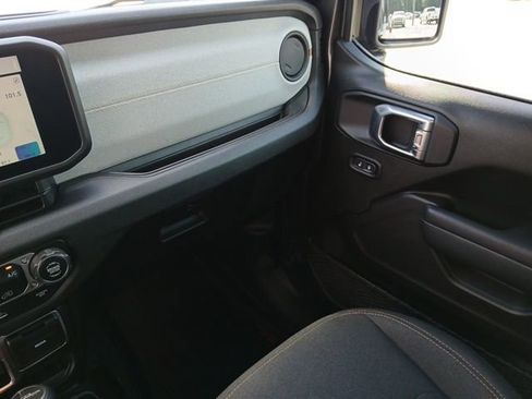 Used 2025 Jeep Gladiator Sport image 52