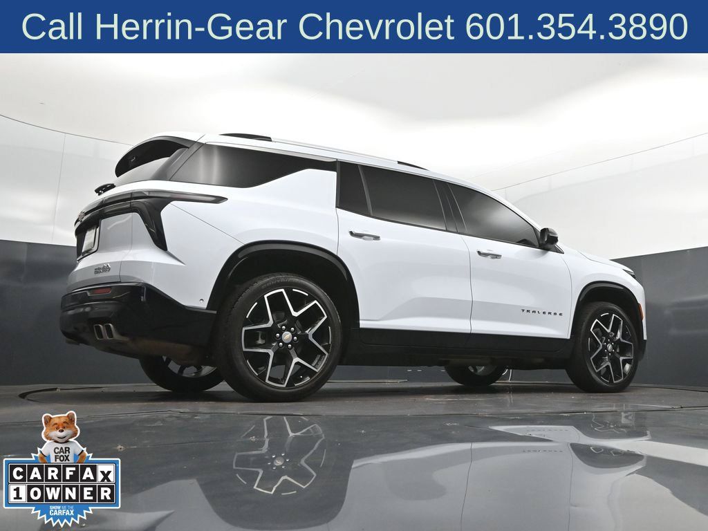 Used 2026 Chevrolet Traverse High Country FWD image 42