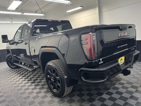 Used 2024 GMC Sierra 2500 AT4 image 4