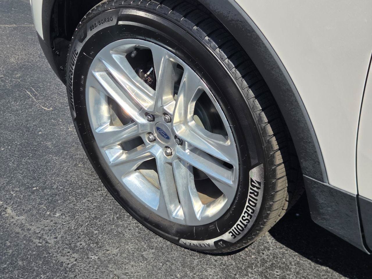 Used 2017 Ford Explorer XLT w/ Equipment Group 202A FWD image 11