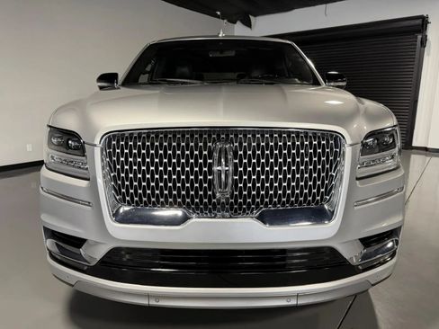 Used 2018 Lincoln Navigator Reserve w/ Technology Package AWD/4WD image 2