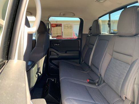 Used 2024 Nissan Frontier SV w/ SV Convenience Package image 22