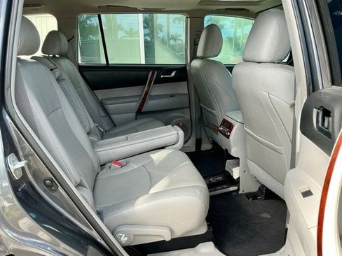 Used 2013 Toyota Highlander Limited image 16
