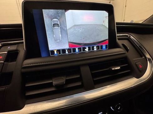 Used 2024 Chevrolet Tahoe Z71 w/ Luxury Package image 9