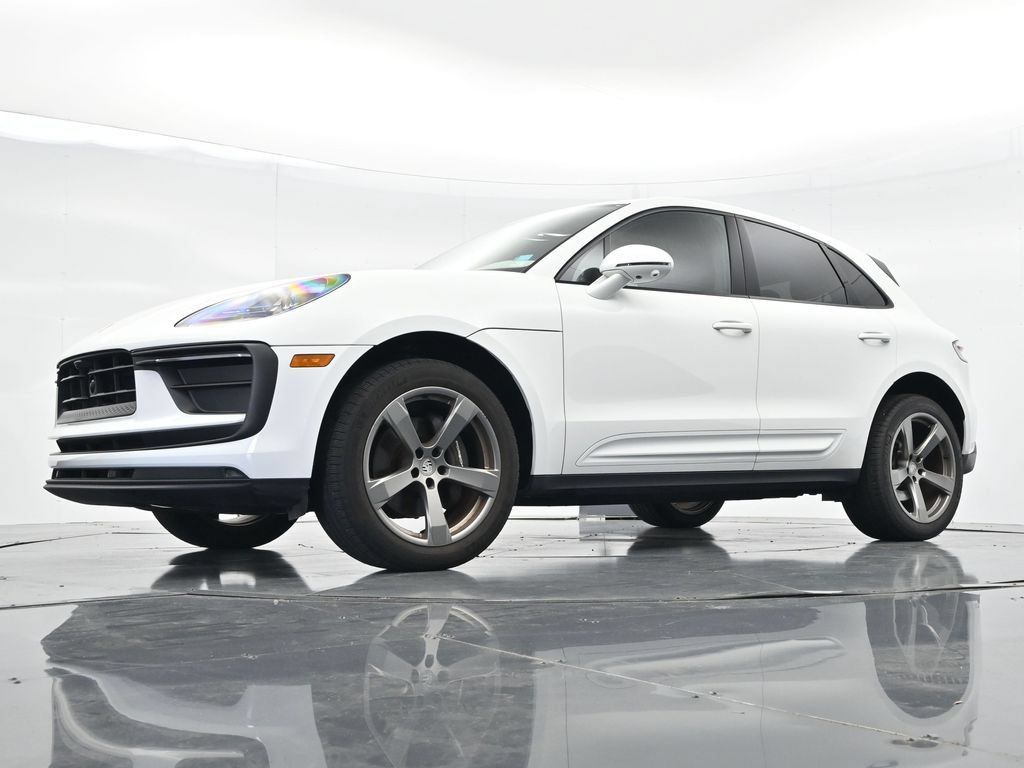 Certified 2023 Porsche Macan AWD/4WD image 21