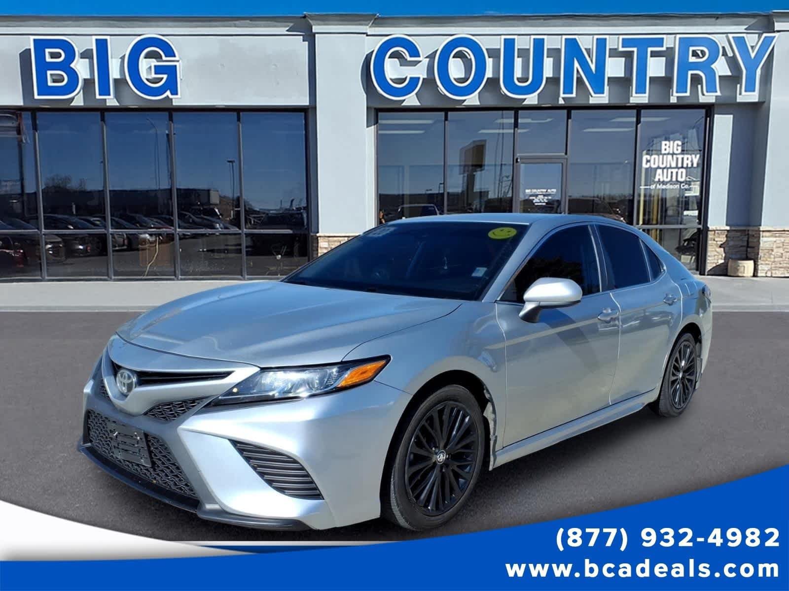 Used 2020 Toyota Camry SE FWD image 1