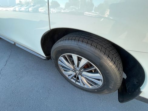 Used 2018 Nissan Pathfinder SV FWD image 12