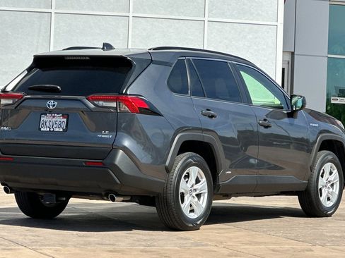 Used 2019 Toyota RAV4 LE w/ Carpet Mat Package image 4