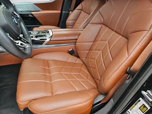 Used 2024 BMW 760i xDrive w/ Luxury Rear Seating Package AWD/4WD image 14