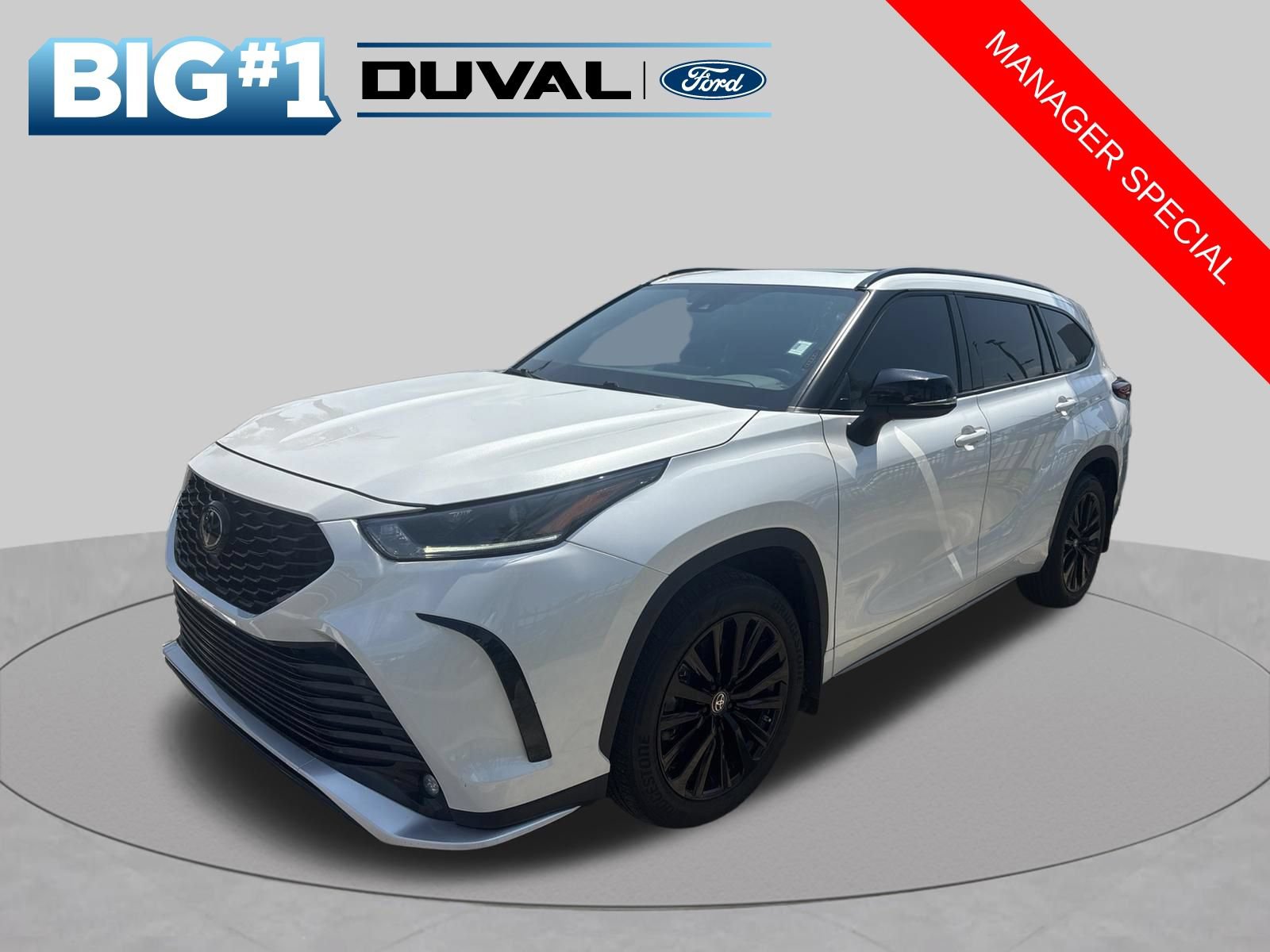 Used 2023 Toyota Highlander XSE FWD image 2