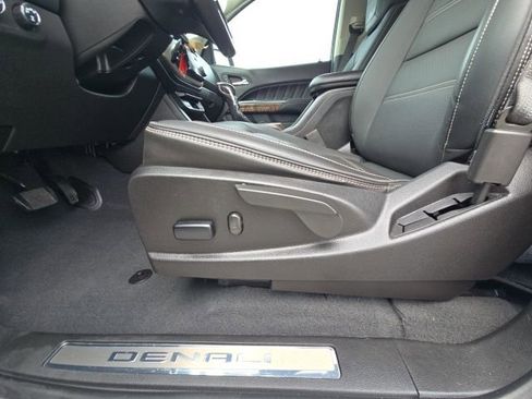 Used 2022 GMC Canyon Denali image 19