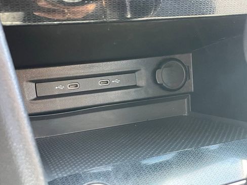 Used 2025 Volkswagen Taos S image 8