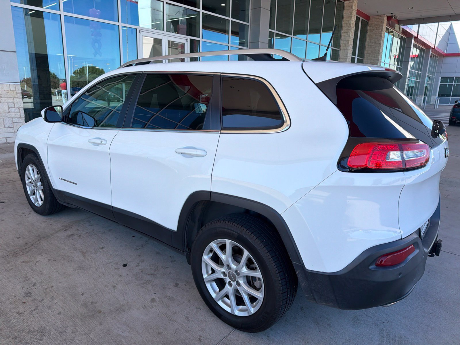 Used 2016 Jeep Cherokee Latitude w/ Safety/Convenience Group FWD image 13