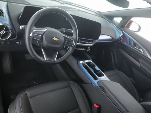 Used 2025 Chevrolet Equinox EV LT w/ Convenience Package image 17